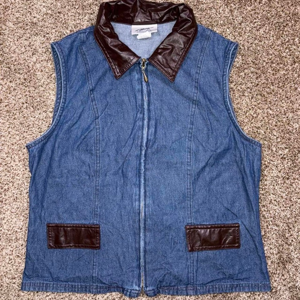 G.W. boutique Petite Divison Graff Vest with Brown Leather Collar &Fake Pockets